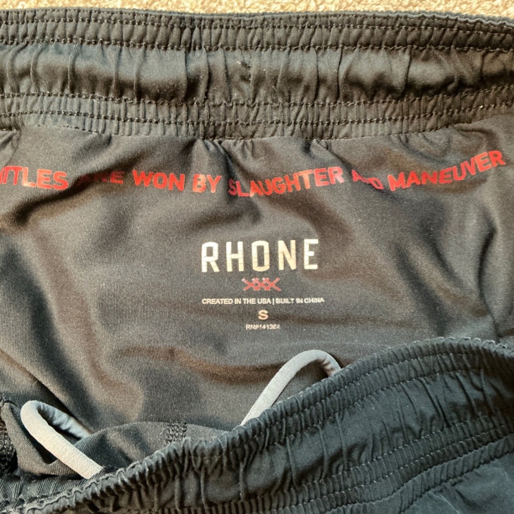 Rhone Running Shorts Mens Small Black Reflective Athletic Training Excellent - Picture 4 of 4